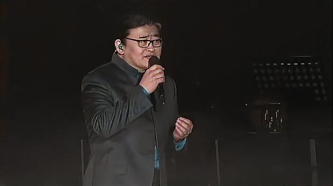 刘欢演唱《从头再来》，经典好听的旋律，现在听依旧是当年的味道