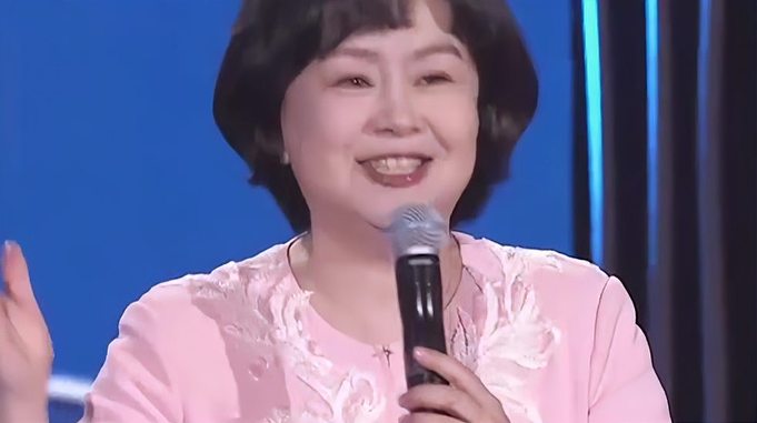 鞠萍演唱《大头儿子小头爸爸》，经典的旋律，勾起无数人的童年记忆